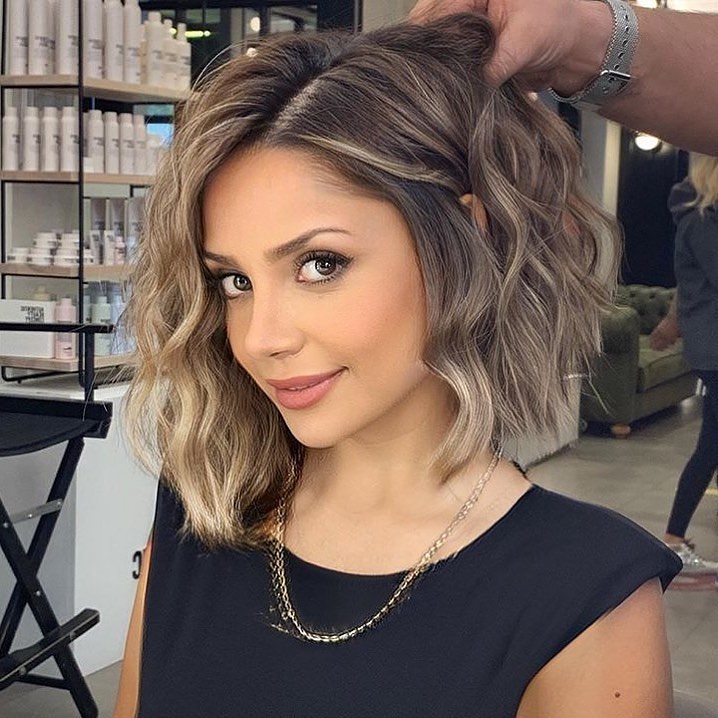 10. Dimensional Wavy Bob with Dark Roots - Short Hairstyle Ideas for Women