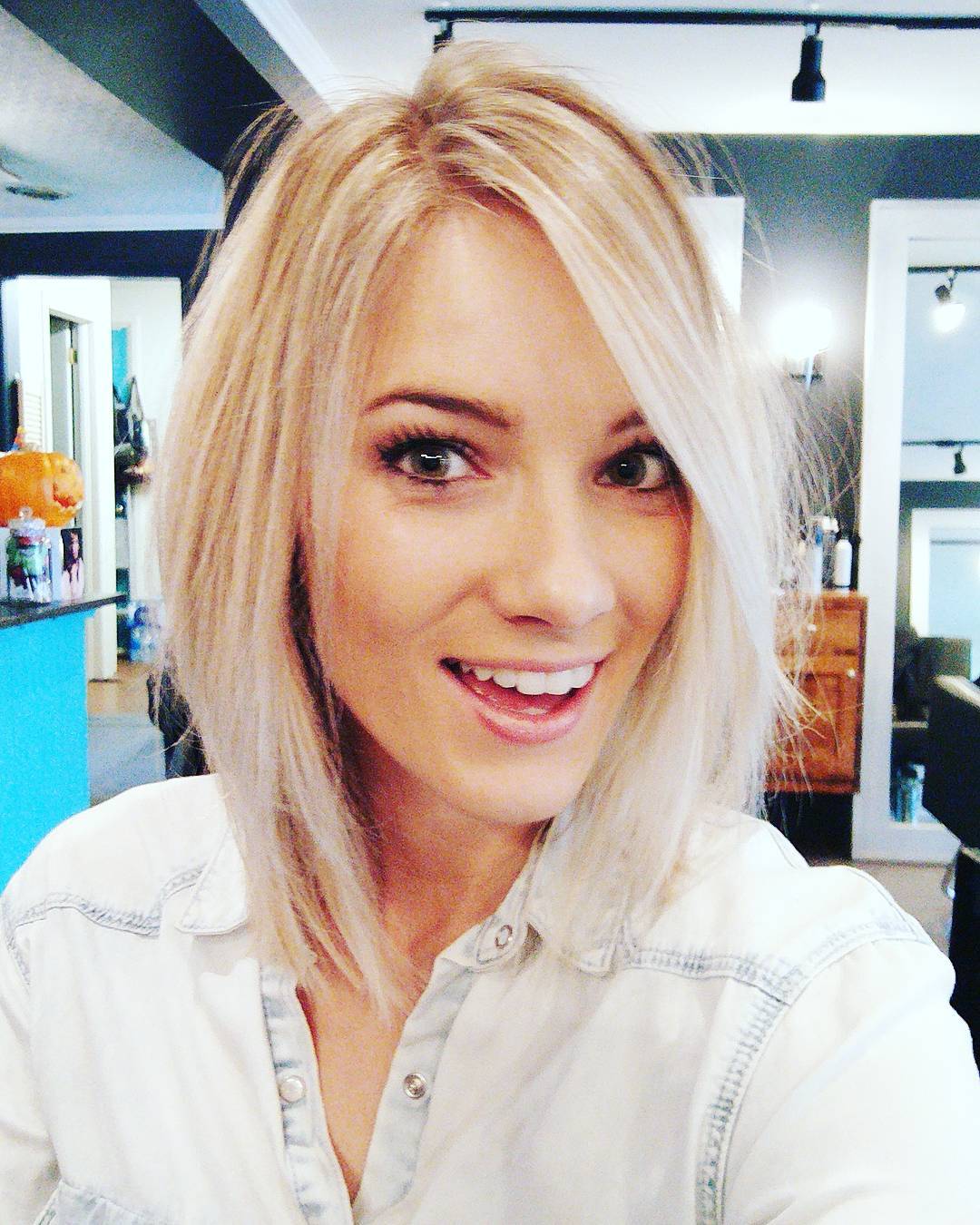 23. Textured Platinum Bob with Side Part - Medium-Length Hairstyle Ideas for Women
